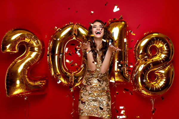 New Year. Woman With Balloons Celebrating At Party. Portrait Of Beautiful Smiling Girl In Shiny Golden Dress Throwing Confetti, Having Fun With Gold 2018 Balloons On Background. High Resolution.